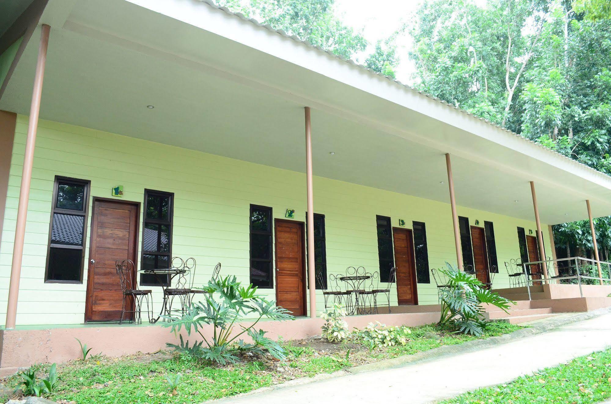 Reddoorz Premium @ Ouan'S The Farm Resort Lucena Ngoại thất bức ảnh
