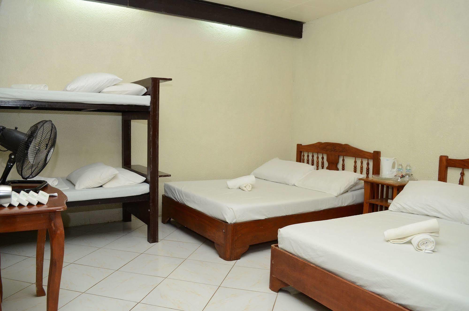 Reddoorz Premium @ Ouan'S The Farm Resort Lucena Ngoại thất bức ảnh